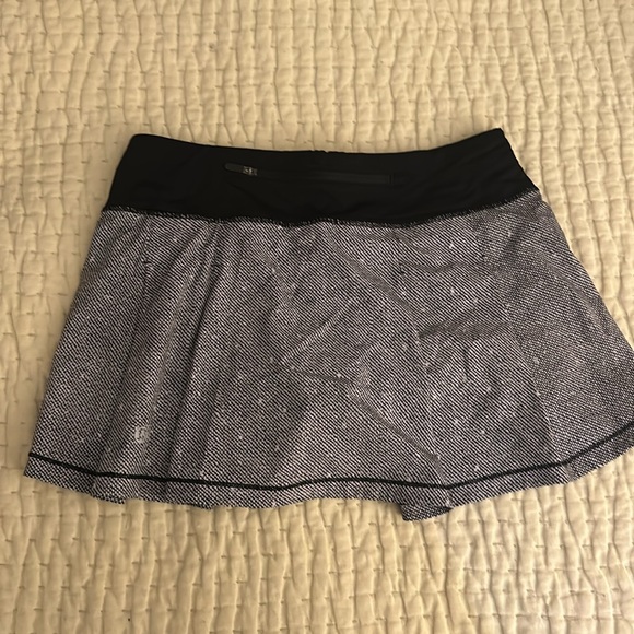 Lululemon tennis skirt size 4 - Picture 2 of 6